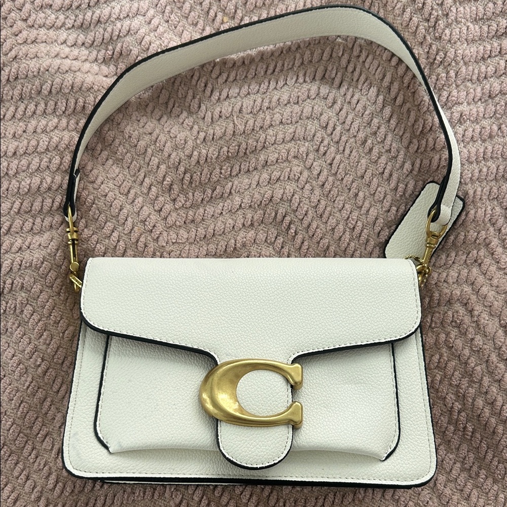 Elegant White Leather Shoulder Bag with Gold Accent